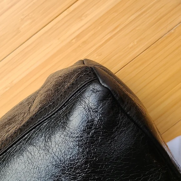 TRADED * Givenchy Crackled Patent 4G Small Pandora Black - Picture 4 of 13